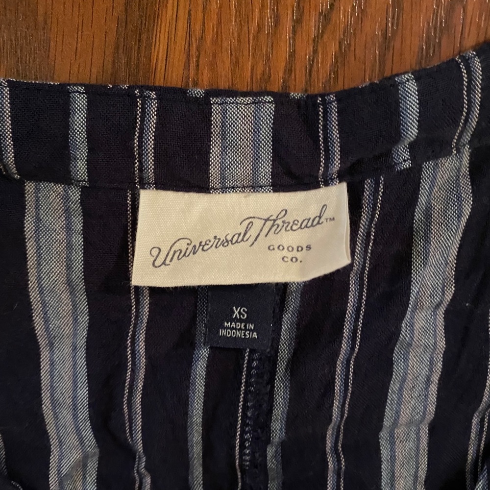 Universal Thread Shirt - Picture 2 of 2